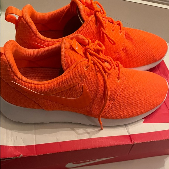 Nike Roshe One - Picture 2 of 5